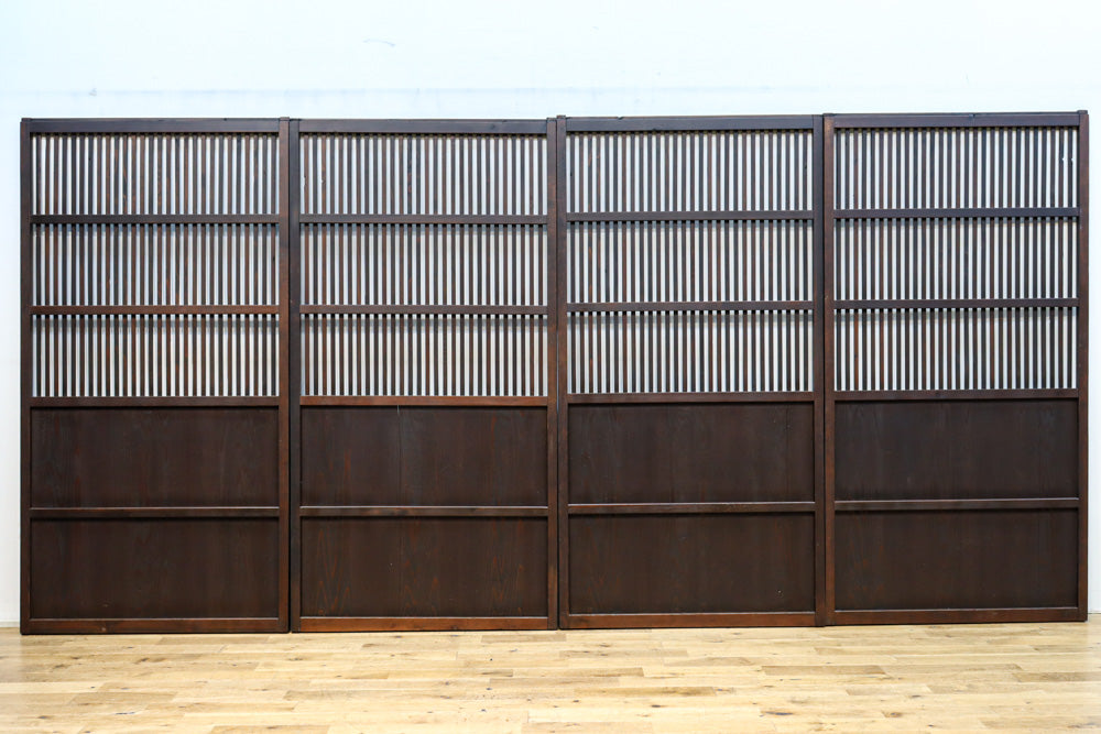 幅897ミリ　面取りされた格子で風合い豊かな格子戸　F8599　在庫1枚