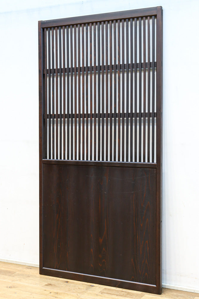 幅897ミリ　面取りされた格子で風合い豊かな格子戸　F8599　在庫1枚