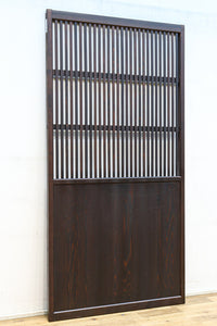 幅897ミリ　面取りされた格子で風合い豊かな格子戸　F8599　在庫1枚