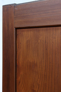 幅898ミリ　温かみのある色艶の気品溢れる一枚杉板戸　F8600　在庫4枚