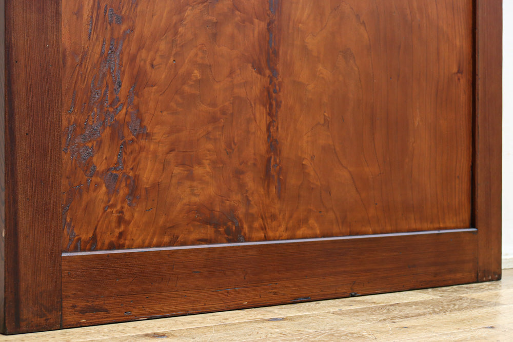 幅898ミリ　温かみのある色艶の気品溢れる一枚杉板戸　F8600　在庫4枚