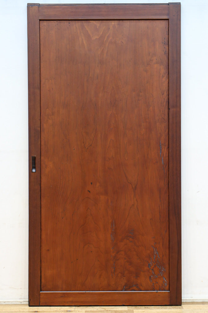 幅898ミリ　温かみのある色艶の気品溢れる一枚杉板戸　F8600　在庫4枚