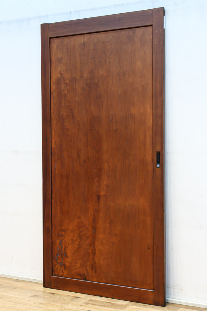 幅898ミリ　温かみのある色艶の気品溢れる一枚杉板戸　F8600　在庫4枚