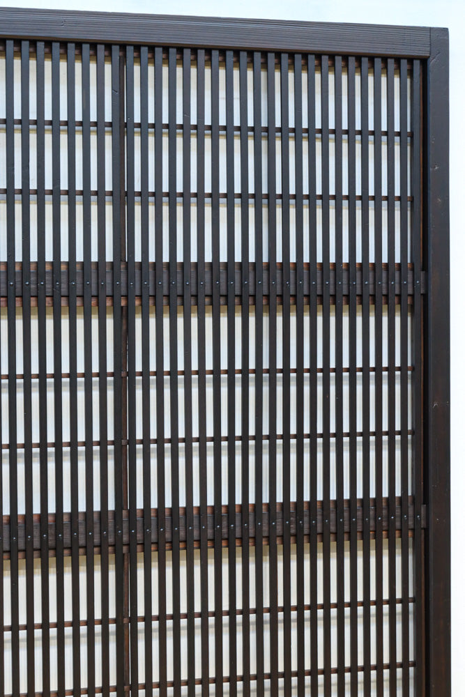 幅668ミリ　スリム幅!! 繊細な格子と幾何学模様の型ガラスが華やかな大阪格子戸　F8604　在庫3枚