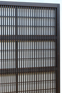 幅668ミリ　スリム幅!! 繊細な格子と幾何学模様の型ガラスが華やかな大阪格子戸　F8604　在庫3枚