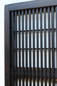 幅668ミリ　スリム幅!! 繊細な格子と幾何学模様の型ガラスが華やかな大阪格子戸　F8604　在庫3枚