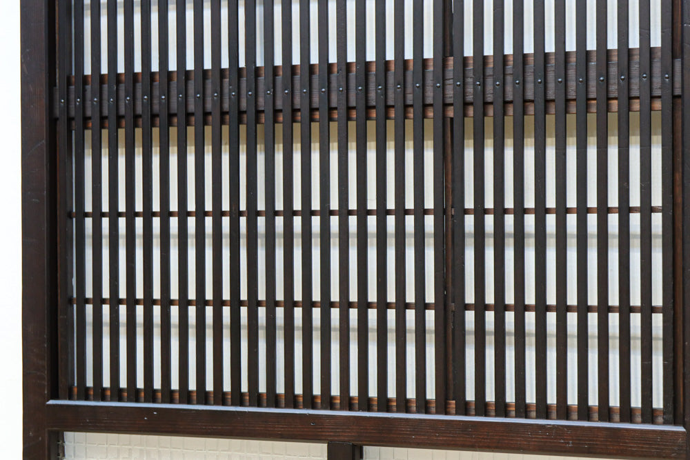 幅668ミリ　スリム幅!! 繊細な格子と幾何学模様の型ガラスが華やかな大阪格子戸　F8604　在庫3枚