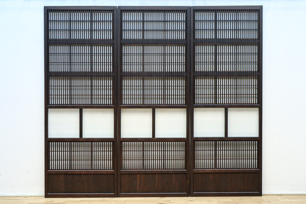 幅668ミリ　スリム幅!! 繊細な格子と幾何学模様の型ガラスが華やかな大阪格子戸　F8604　在庫3枚