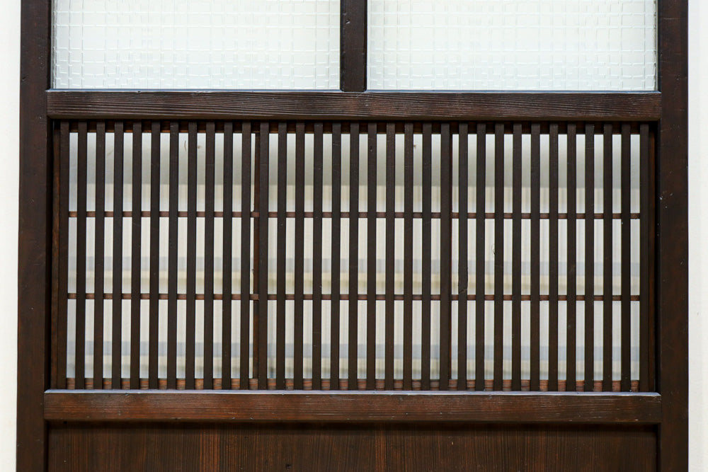 幅668ミリ　スリム幅!! 繊細な格子と幾何学模様の型ガラスが華やかな大阪格子戸　F8604　在庫3枚