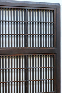 幅668ミリ　スリム幅!! 繊細な格子と幾何学模様の型ガラスが華やかな大阪格子戸　F8604　在庫3枚