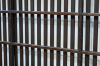 幅668ミリ　スリム幅!! 繊細な格子と幾何学模様の型ガラスが華やかな大阪格子戸　F8604　在庫3枚