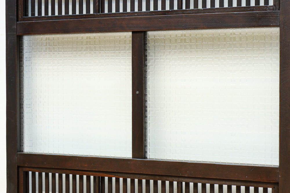 幅668ミリ　スリム幅!! 繊細な格子と幾何学模様の型ガラスが華やかな大阪格子戸　F8604　在庫3枚