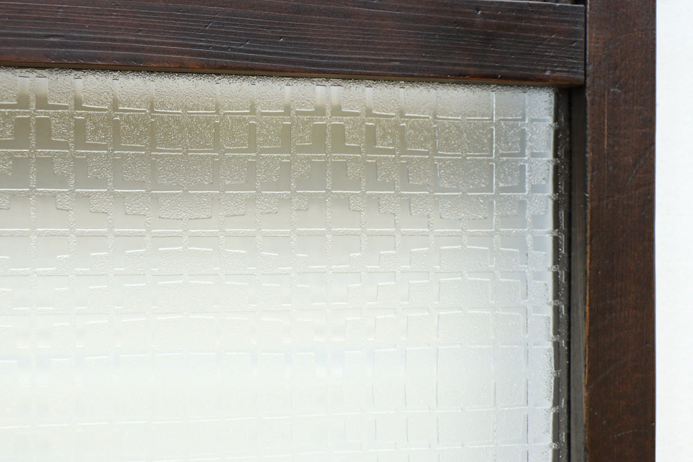 幅668ミリ　スリム幅!! 繊細な格子と幾何学模様の型ガラスが華やかな大阪格子戸　F8604　在庫3枚