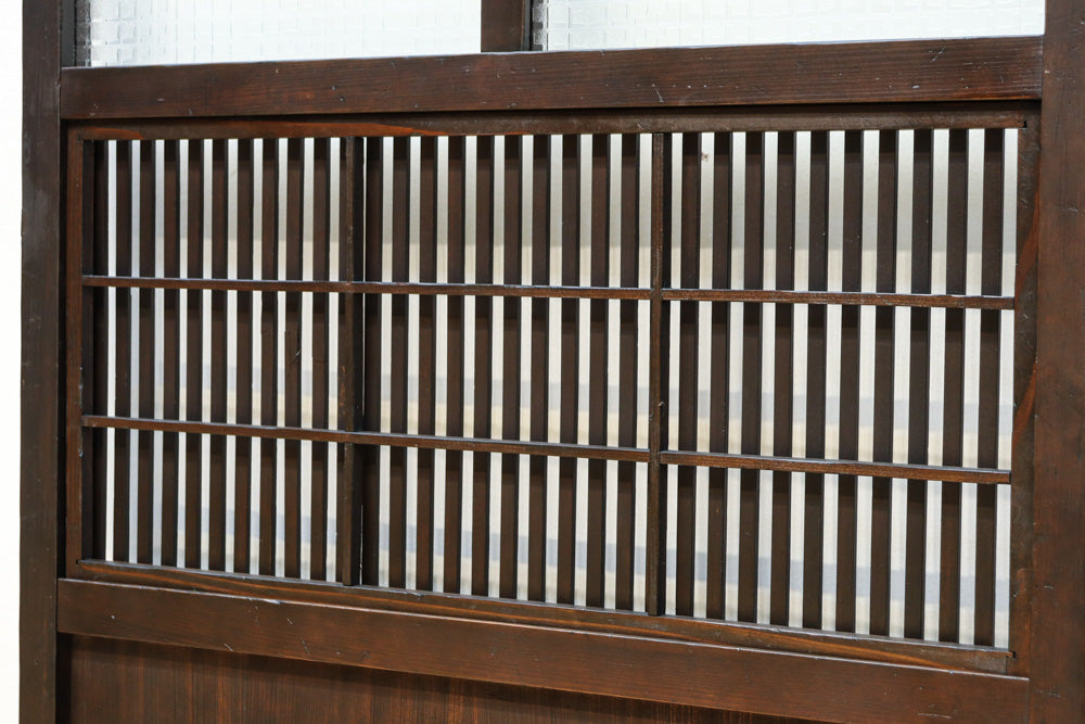 幅668ミリ　スリム幅!! 繊細な格子と幾何学模様の型ガラスが華やかな大阪格子戸　F8604　在庫3枚