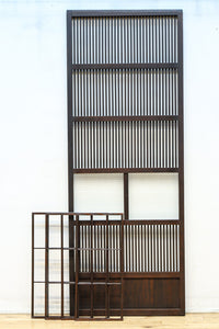 幅668ミリ　スリム幅!! 繊細な格子と幾何学模様の型ガラスが華やかな大阪格子戸　F8604　在庫3枚