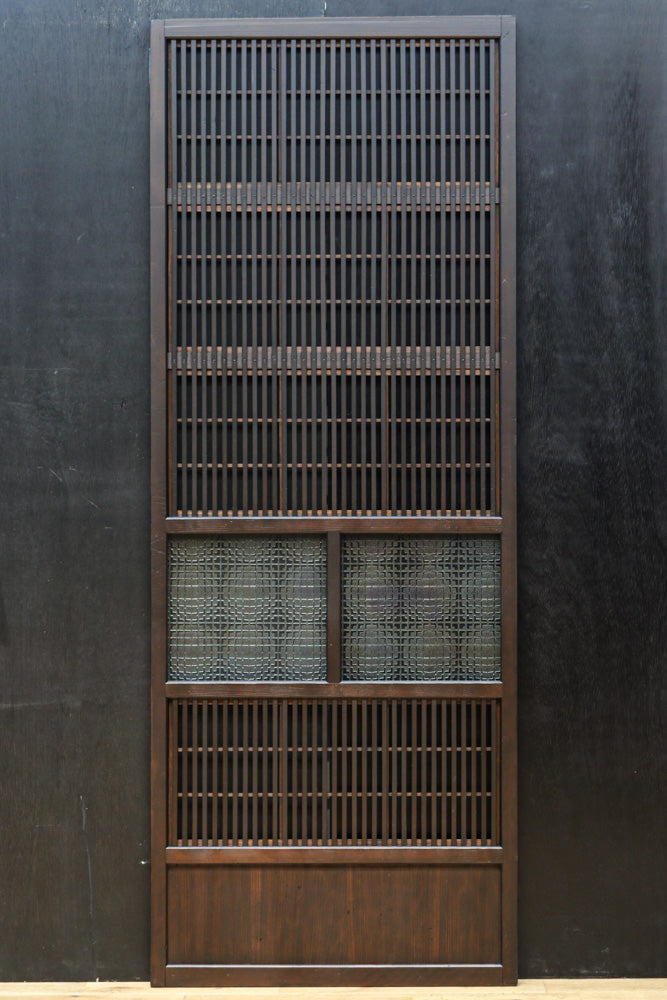 幅668ミリ　スリム幅!! 繊細な格子と幾何学模様の型ガラスが華やかな大阪格子戸　F8604　在庫3枚