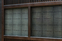 幅668ミリ　スリム幅!! 繊細な格子と幾何学模様の型ガラスが華やかな大阪格子戸　F8604　在庫3枚