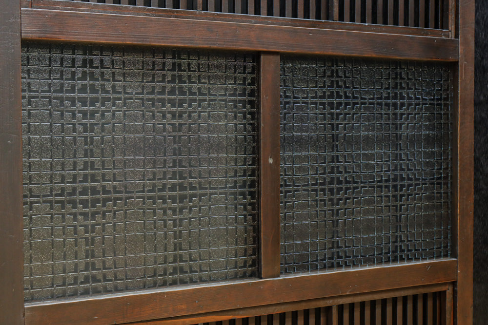 幅668ミリ　スリム幅!! 繊細な格子と幾何学模様の型ガラスが華やかな大阪格子戸　F8604　在庫3枚