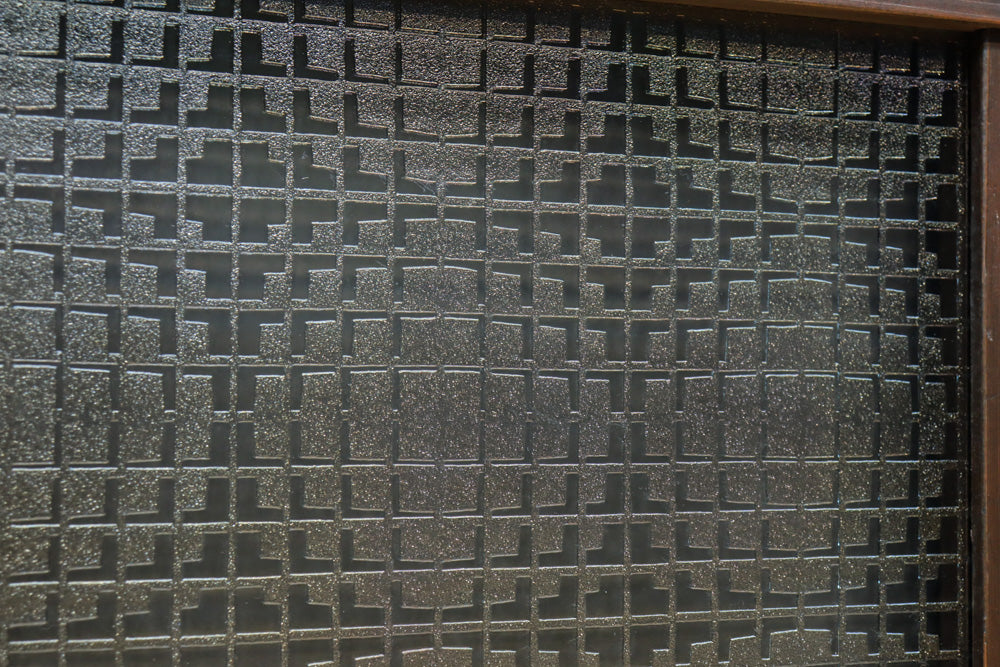 幅668ミリ　スリム幅!! 繊細な格子と幾何学模様の型ガラスが華やかな大阪格子戸　F8604　在庫3枚