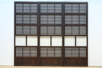 幅668ミリ　スリム幅!! 繊細な格子と幾何学模様の型ガラスが華やかな大阪格子戸　F8604　在庫3枚