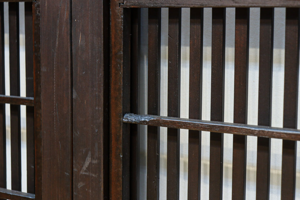 幅668ミリ　スリム幅!! 繊細な格子と幾何学模様の型ガラスが華やかな大阪格子戸　F8604　在庫3枚