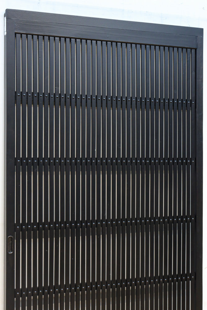 幅953ミリ　平格子が美しく並ぶ全面幅広格子戸　F8606　在庫1枚