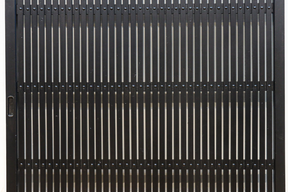 幅953ミリ　平格子が美しく並ぶ全面幅広格子戸　F8606　在庫1枚