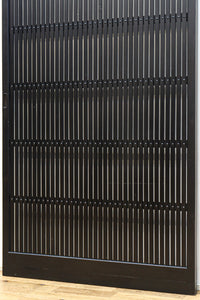 幅953ミリ　平格子が美しく並ぶ全面幅広格子戸　F8606　在庫1枚