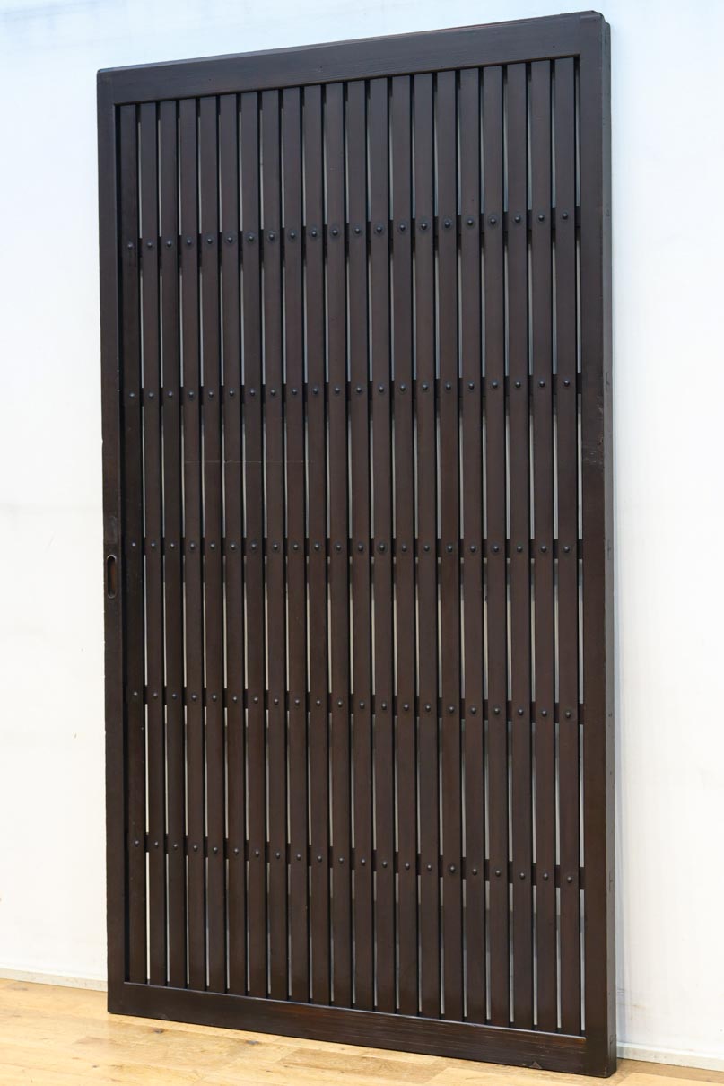 968ミリ　凛とした佇まいの全面平格子戸　F8608　在庫4枚