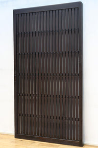 968ミリ　凛とした佇まいの全面平格子戸　F8608　在庫4枚