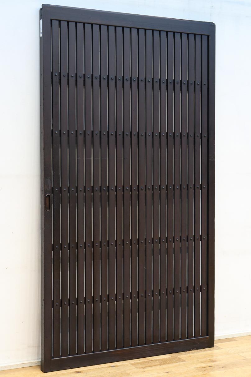 968ミリ　凛とした佇まいの全面平格子戸　F8608　在庫4枚
