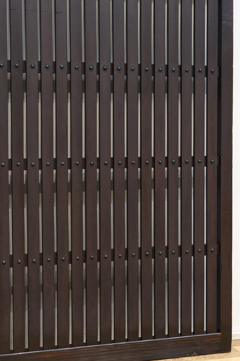 968ミリ　凛とした佇まいの全面平格子戸　F8608　在庫4枚