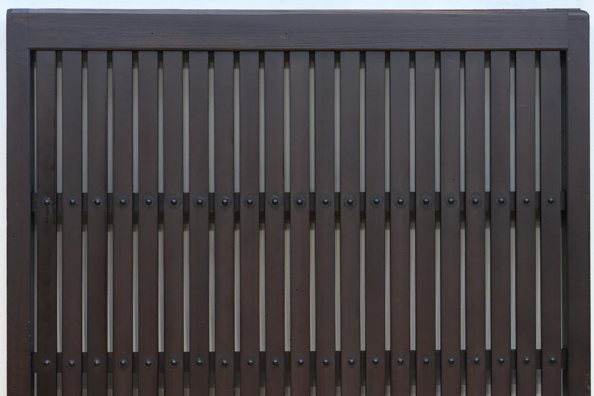 968ミリ　凛とした佇まいの全面平格子戸　F8608　在庫4枚