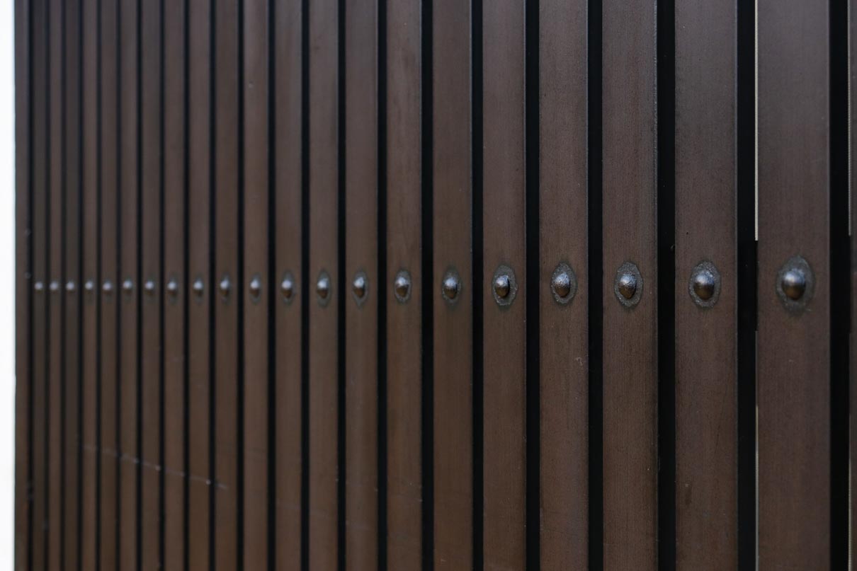 968ミリ　凛とした佇まいの全面平格子戸　F8608　在庫4枚