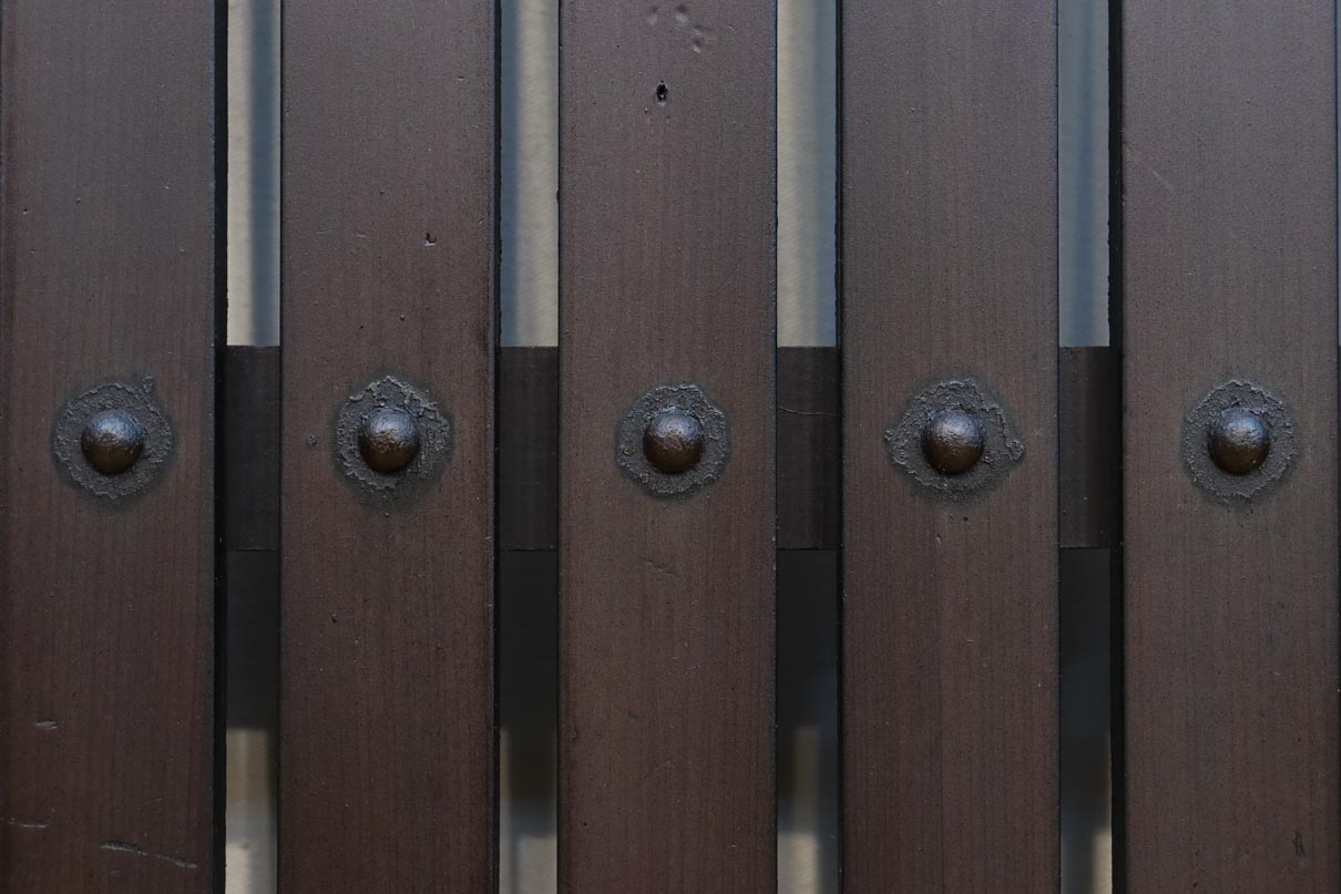 968ミリ　凛とした佇まいの全面平格子戸　F8608　在庫4枚