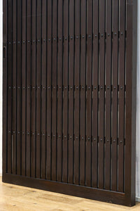 968ミリ　凛とした佇まいの全面平格子戸　F8608　在庫4枚