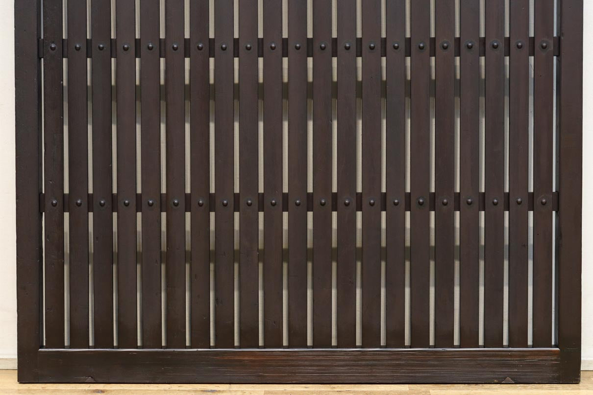 968ミリ　凛とした佇まいの全面平格子戸　F8608　在庫4枚