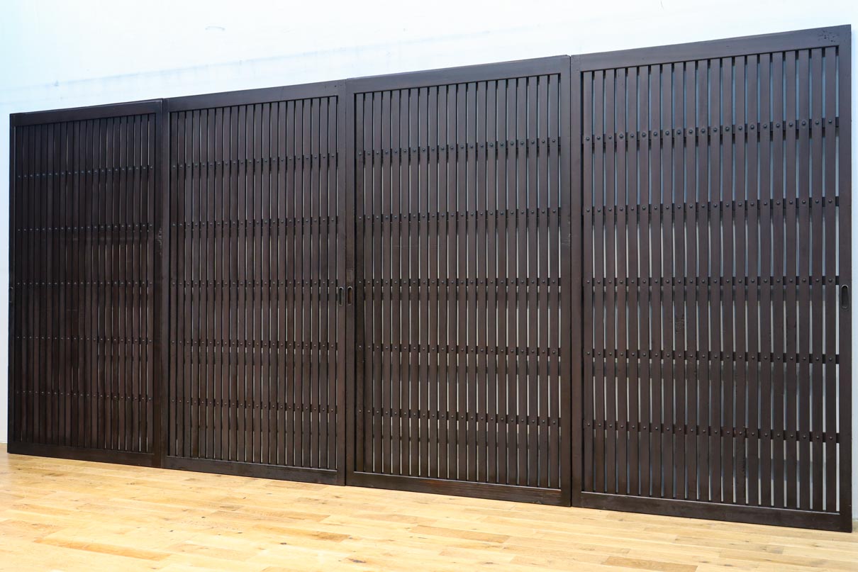 968ミリ　凛とした佇まいの全面平格子戸　F8608　在庫4枚