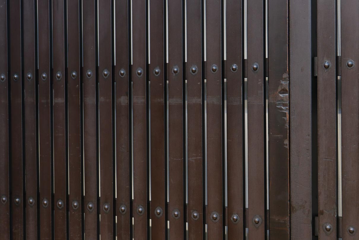 968ミリ　凛とした佇まいの全面平格子戸　F8608　在庫4枚