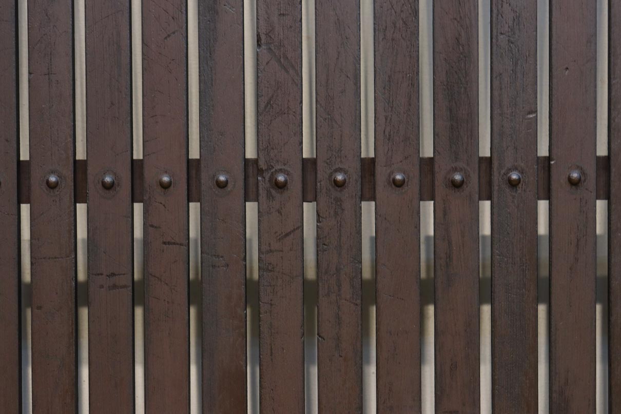 968ミリ　凛とした佇まいの全面平格子戸　F8608　在庫4枚