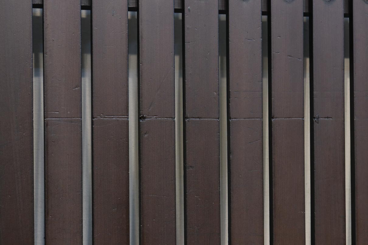 968ミリ　凛とした佇まいの全面平格子戸　F8608　在庫4枚