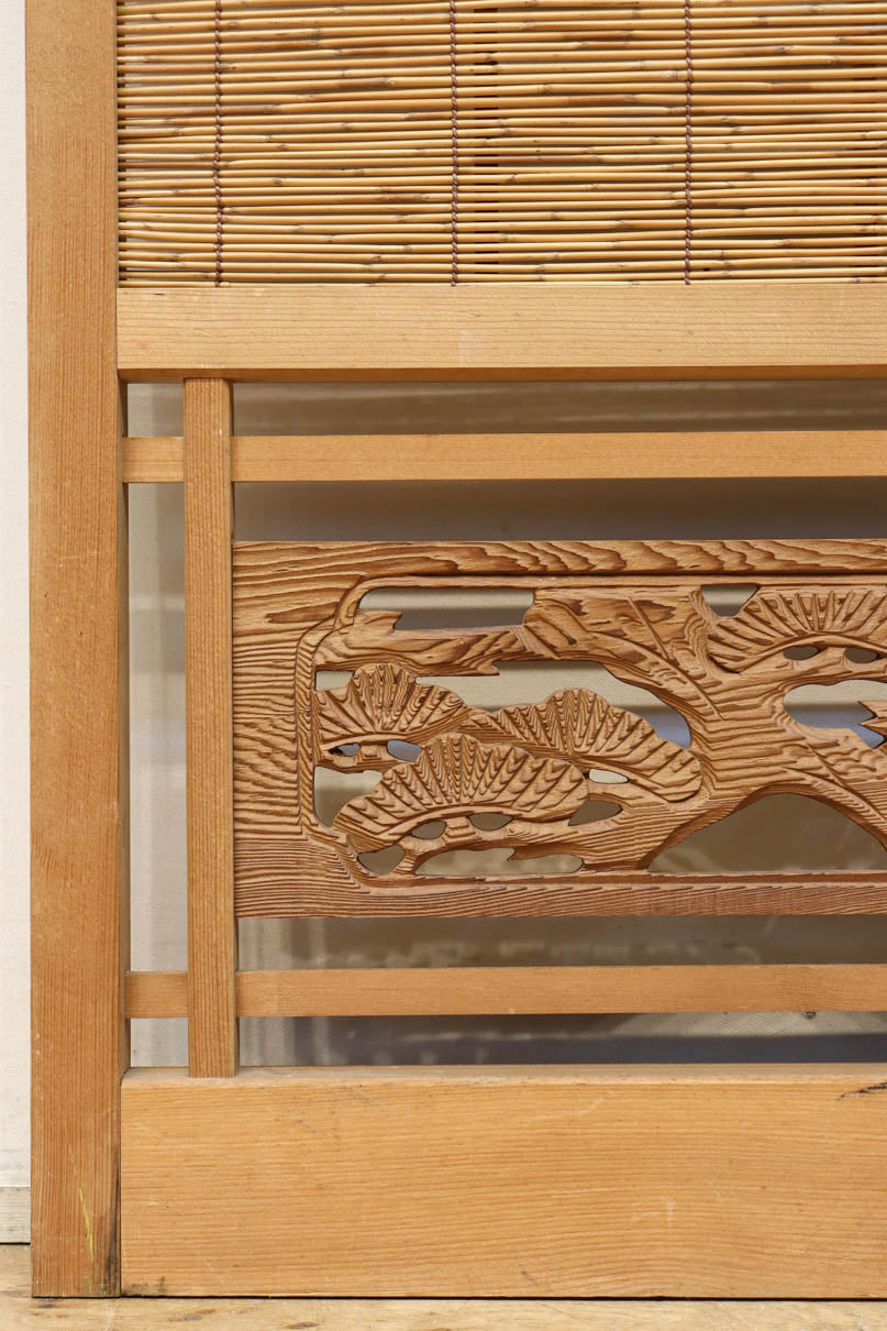 幅673ミリ　スリム幅!! 縁起の良い松鷹の彫刻が風情漂う簾戸　F8614　在庫8枚