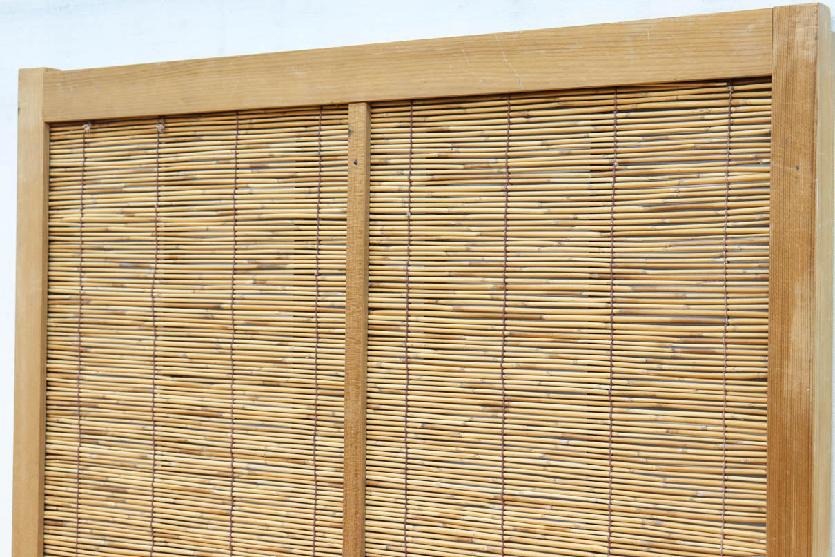 幅673ミリ　スリム幅!! 縁起の良い松鷹の彫刻が風情漂う簾戸　F8614　在庫8枚