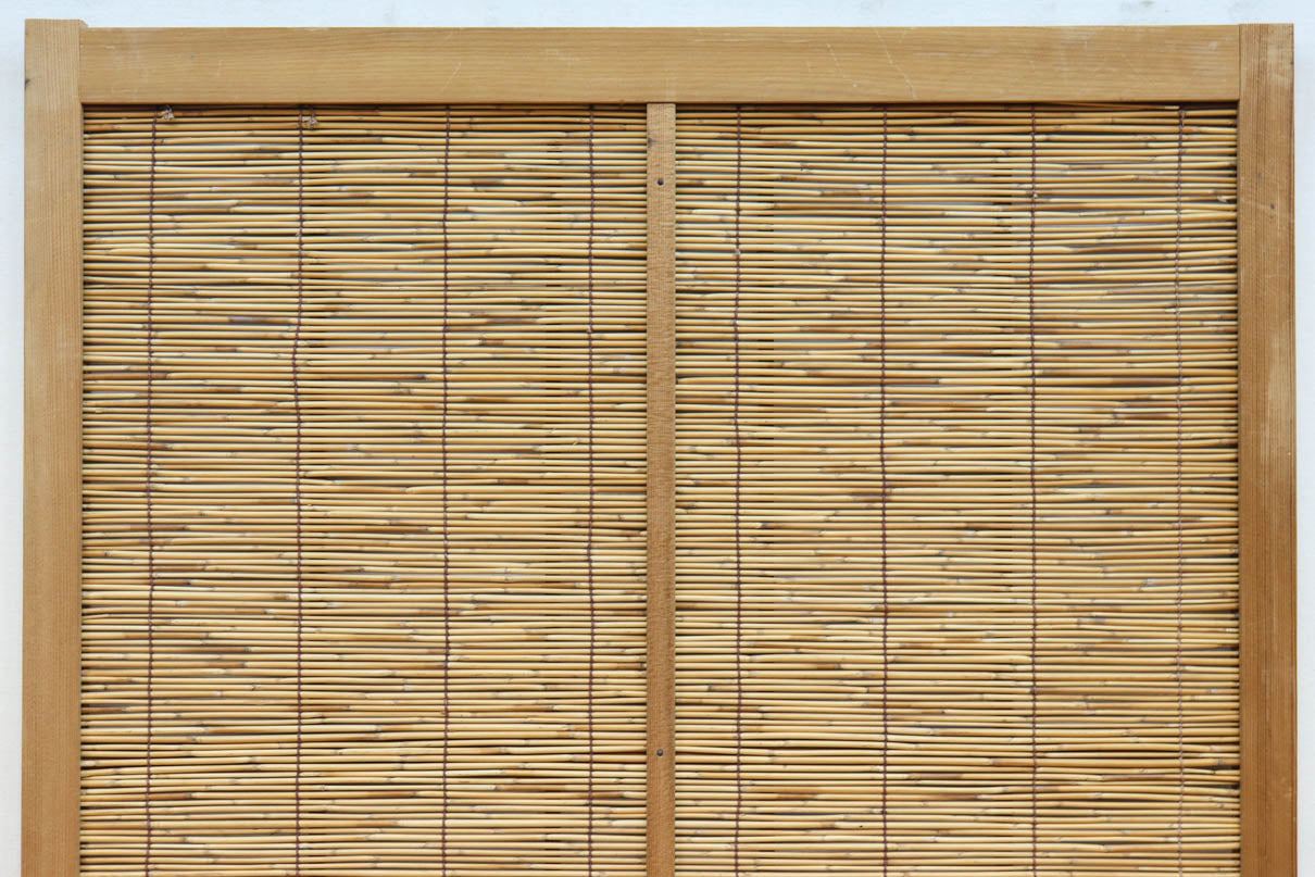 幅673ミリ　スリム幅!! 縁起の良い松鷹の彫刻が風情漂う簾戸　F8614　在庫8枚