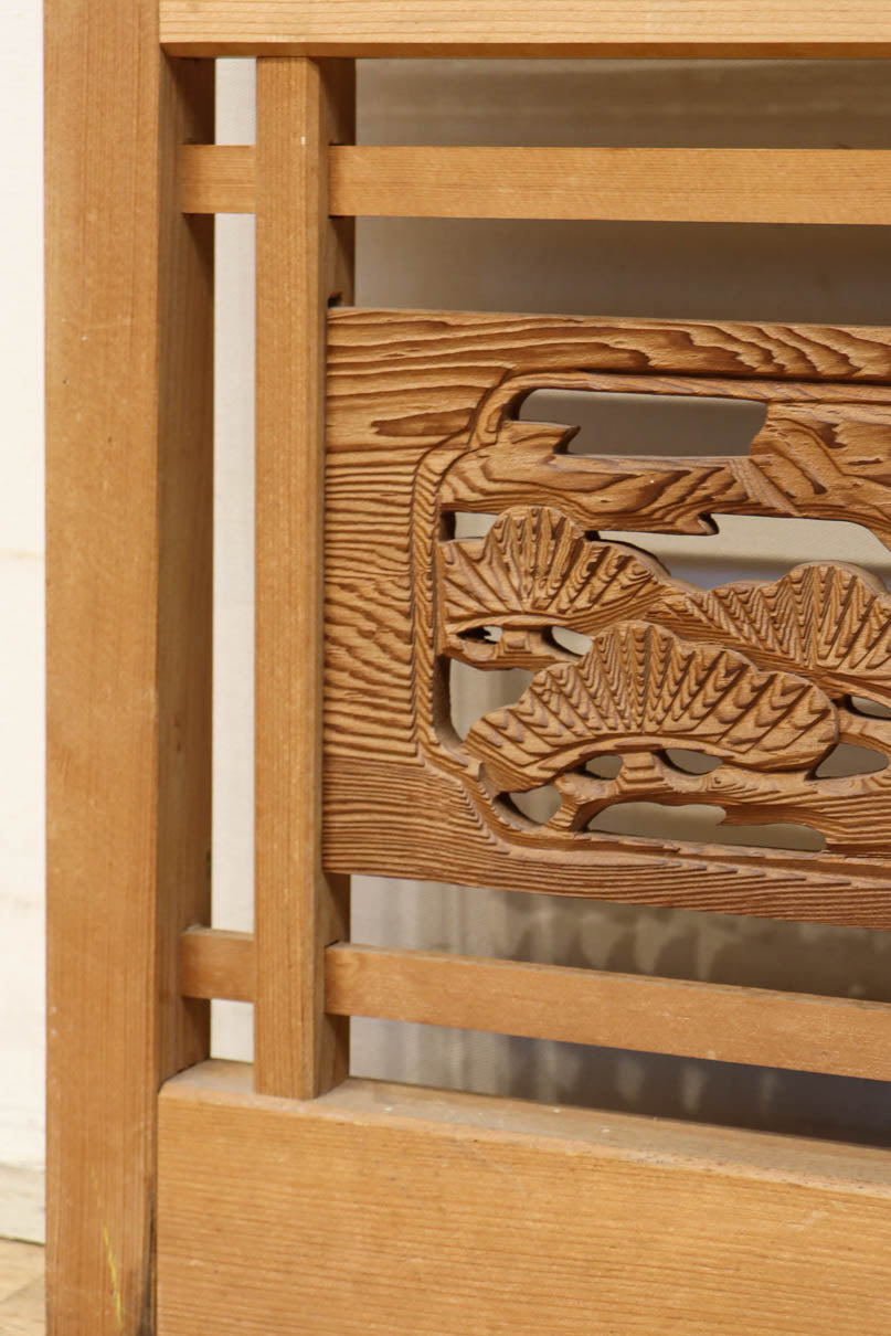 幅673ミリ　スリム幅!! 縁起の良い松鷹の彫刻が風情漂う簾戸　F8614　在庫8枚