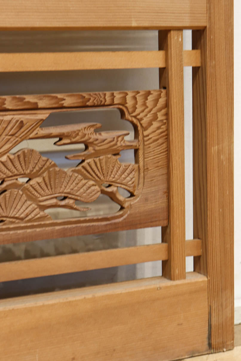 幅673ミリ　スリム幅!! 縁起の良い松鷹の彫刻が風情漂う簾戸　F8614　在庫8枚