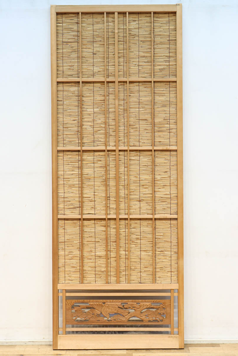 幅673ミリ　スリム幅!! 縁起の良い松鷹の彫刻が風情漂う簾戸　F8614　在庫8枚