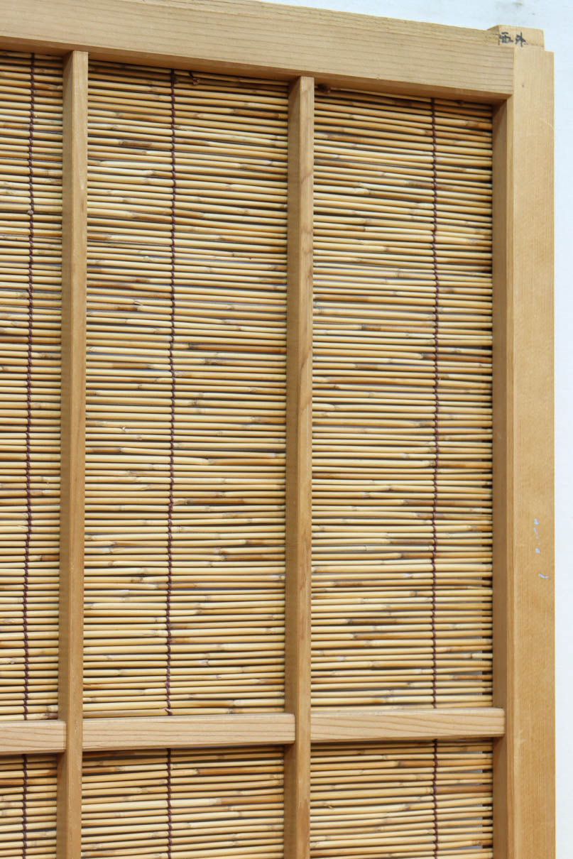 幅673ミリ　スリム幅!! 縁起の良い松鷹の彫刻が風情漂う簾戸　F8614　在庫8枚