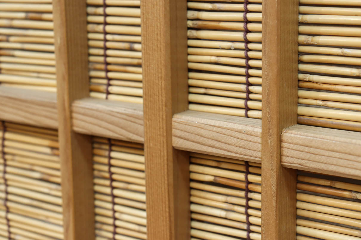 幅673ミリ　スリム幅!! 縁起の良い松鷹の彫刻が風情漂う簾戸　F8614　在庫8枚