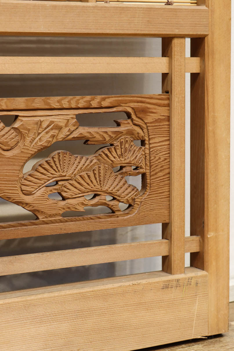 幅673ミリ　スリム幅!! 縁起の良い松鷹の彫刻が風情漂う簾戸　F8614　在庫8枚